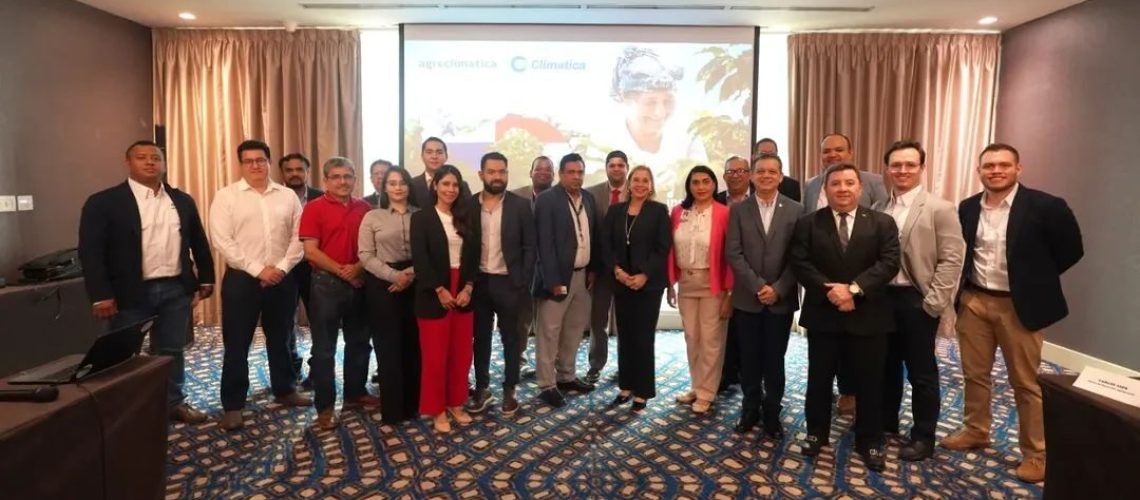 Presentación oficial de Agroclimatica en Ciudad de Panamá junto a instituciones financieras y líderes del sector agroproductivo.